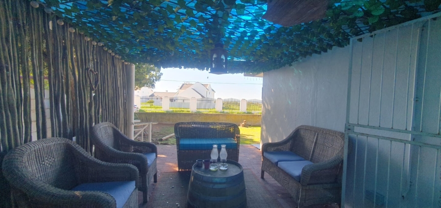 4 Bedroom Property for Sale in Stompneus Bay Western Cape